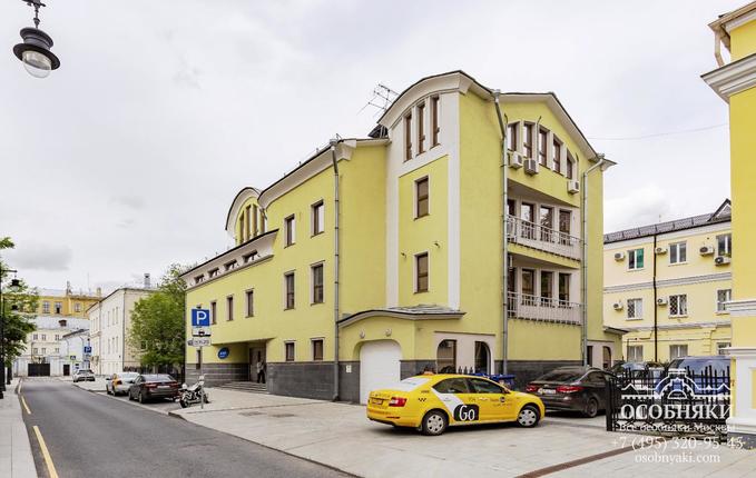 в 3-м Кадашёвском переулке, 8, площадь 1619 м